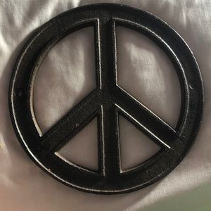 Horseshoe peace sign